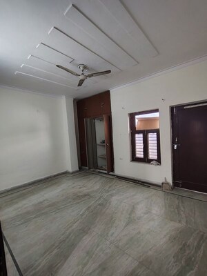 Room in 3 BHK Builder Floor at Green Fields Colony – for Rent