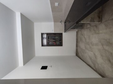 Room in 1 BHK Apartment at Dosti Greater Thane, Kalher – for Sale