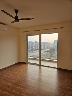 Room in 4 BHK Apartment at Godrej Windsor, Sector 27 Yamuna Expressway – for Rent