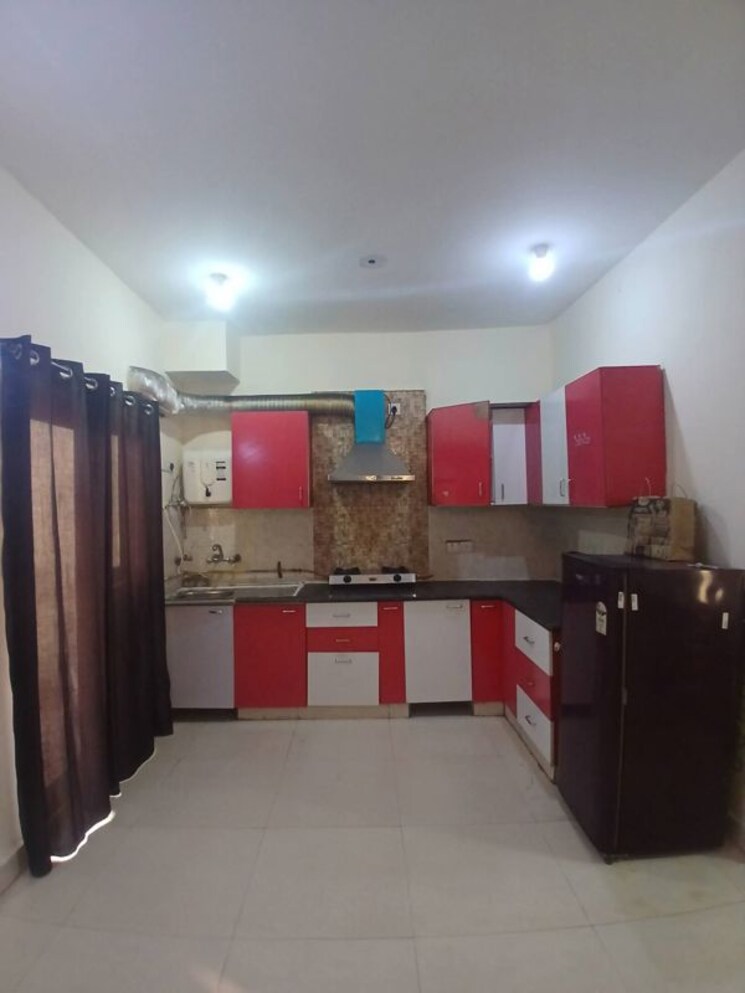 Room, sector 75 Pg For Boys & Girls In Sector 75 9773609