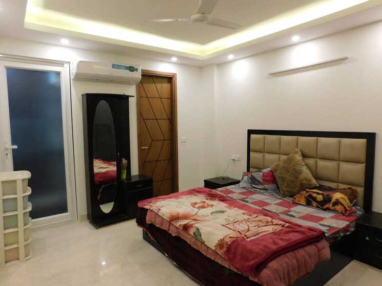 Bedroom, chittaranjan park 3 Bedroom 160 Sq.Yd. Builder Floor In Chittaranjan Park Delhi 8948129