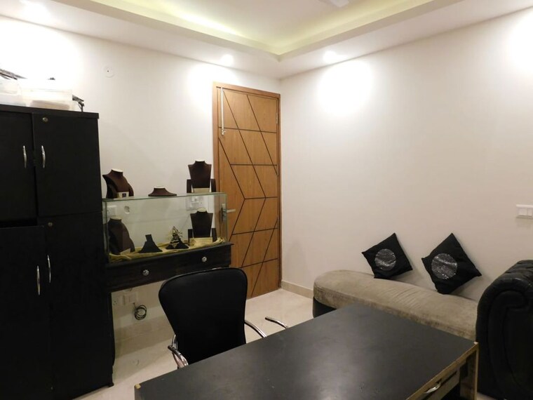 Living Room, chittaranjan park 3 Bedroom 160 Sq.Yd. Builder Floor In Chittaranjan Park Delhi 8948129