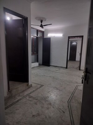 Room in 2 BHK Builder Floor at Saket – for Rent