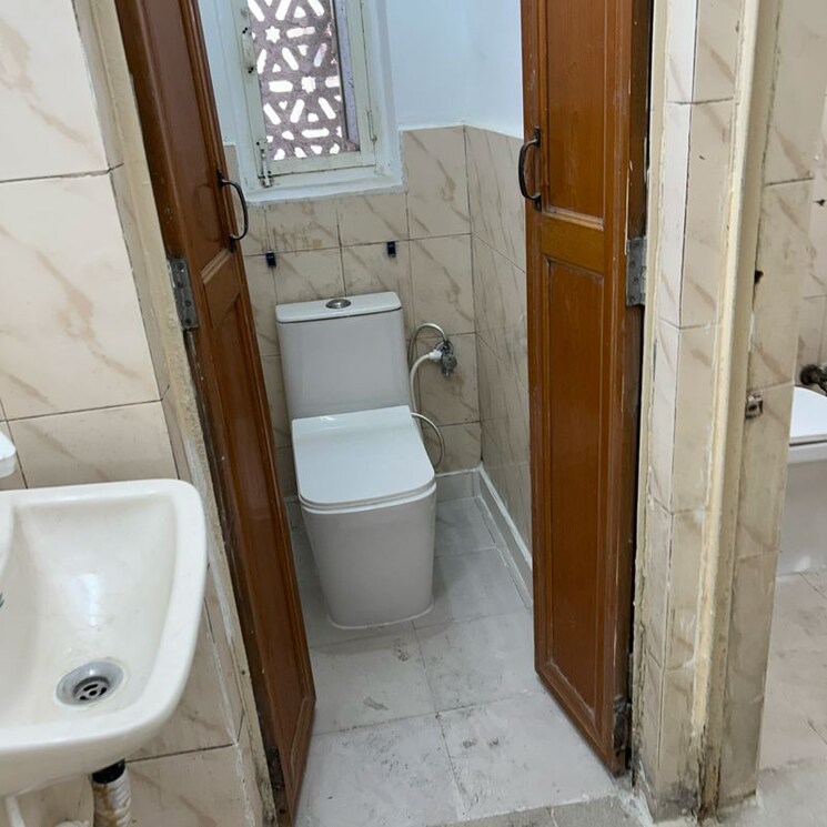 Bathroom, rwa-jalvayu-vihar-noida 2 Bedroom 990 Sq.Ft. Apartment In Sector 25 Noida 9773640