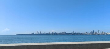 Swimming Pool in 6+ BHK Penthouse at Hubtown 25 South, Prabhadevi – for Sale