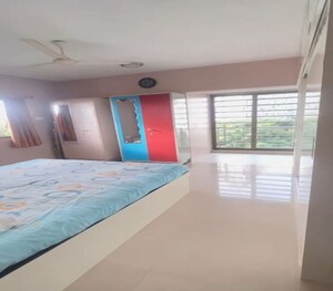Bedroom in 2 BHK Apartment at Matunga East – for Rent