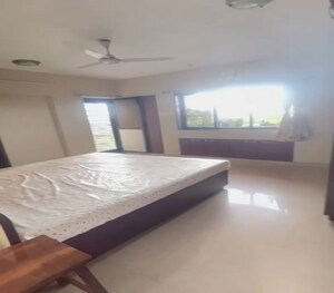 Bedroom in 2 BHK Apartment at Matunga East – for Rent