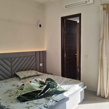 Bedroom in 3 BHK Apartment at Smart World Orchard, Sector 61 – for Rent