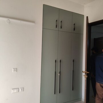 Furnished Amenities in 3 BHK Apartment at Smart World Orchard, Sector 61 – for Rent