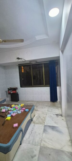 Furnished Amenities in 2 BHK Apartment at Borivali West – for Rent