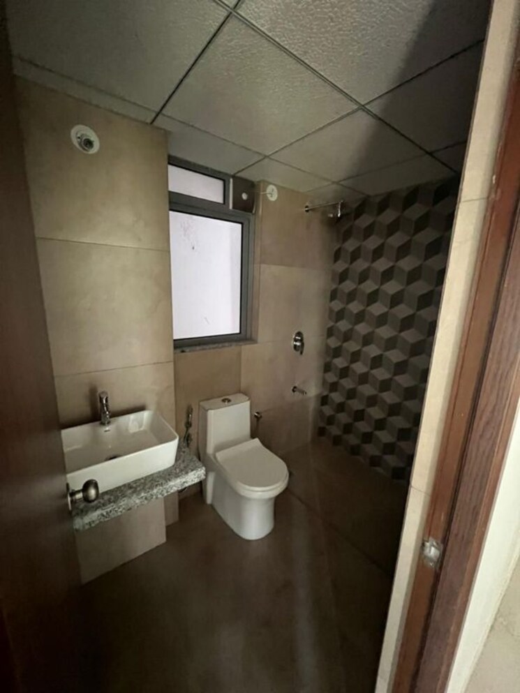 Bathroom, kalpataru-immensa-f 2 Bedroom 598 Sq.Ft. Apartment In Kolshet Road Thane 9773752