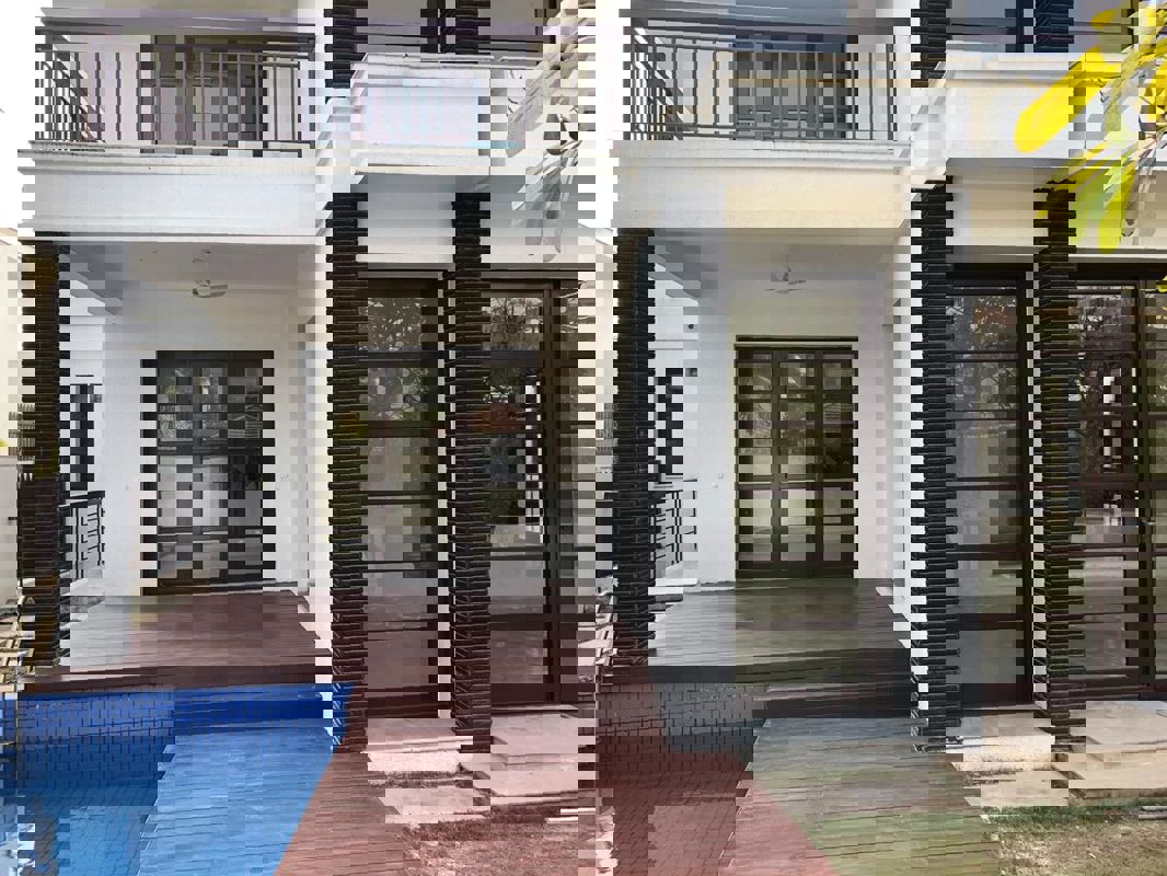 3.5 BHK + Pooja Room,Servant Room,Study Room,Extra Room 290 Sq.Yd. Villa in Vipul Tatvam Villas