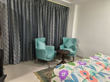 Bedroom in 5 BHK Builder Floor at Sector 57 – for Rent