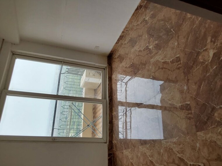 Room, sector 70 2.5 Bedroom 1265 Sq.Ft. Apartment In Sector 70 Faridabad 9773777