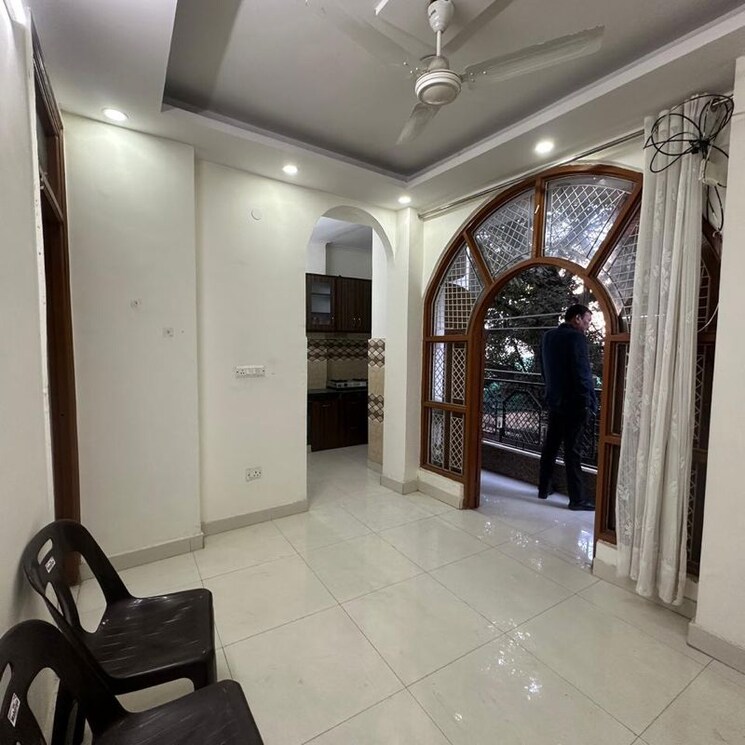  Parking, sarvodaya enclave 3 Bedroom 800 Sq.Ft. Apartment In Sarvodaya Enclave Delhi 9773786