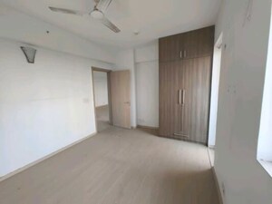 Room in 3 BHK Apartment at DLF The Skycourt, Sector 86 – for Rent