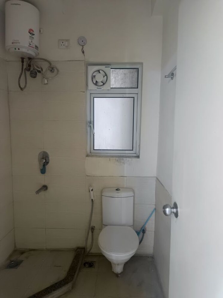 Bathroom, moti nagar 3 Bedroom 1568 Sq.Ft. Apartment In Moti Nagar Delhi 9773796