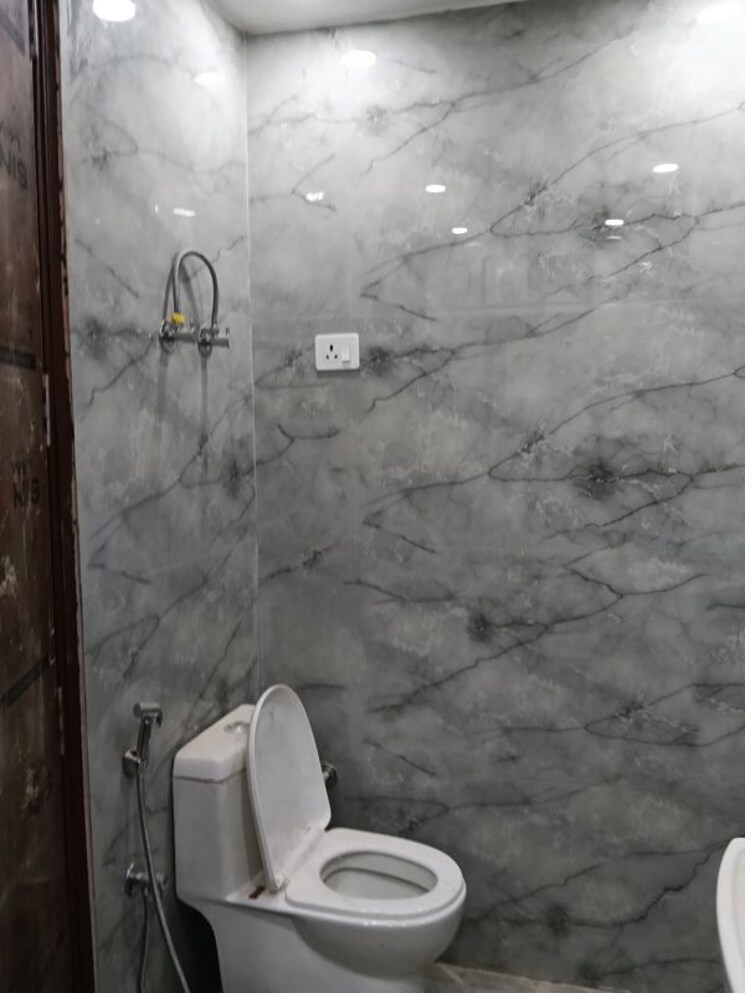 Bathroom, freedom fighters enclave 2 Bedroom 900 Sq.Ft. Builder Floor In Freedom Fighters Enclave Delhi 9773805