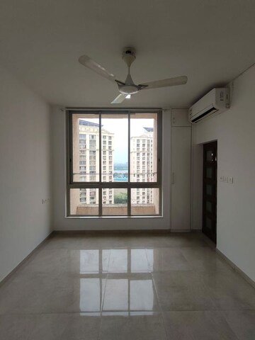 Room in 3 BHK Apartment at Hiranandani Woodpark Apartment, Ghodbunder Road – for Sale