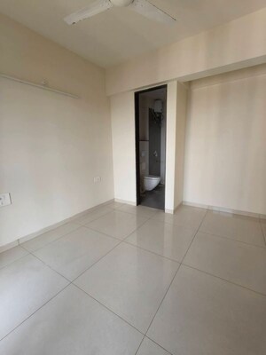Room in 1 BHK Apartment at Godrej Tranquil, Kandivali East – for Rent