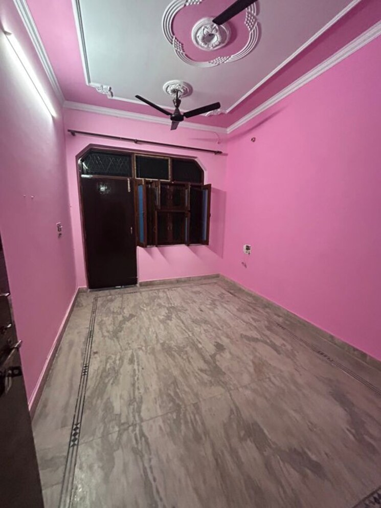 Bedroom, sector 12 1.5 Bedroom 850 Sq.Ft. Independent House In Sector 12 Noida 9773823