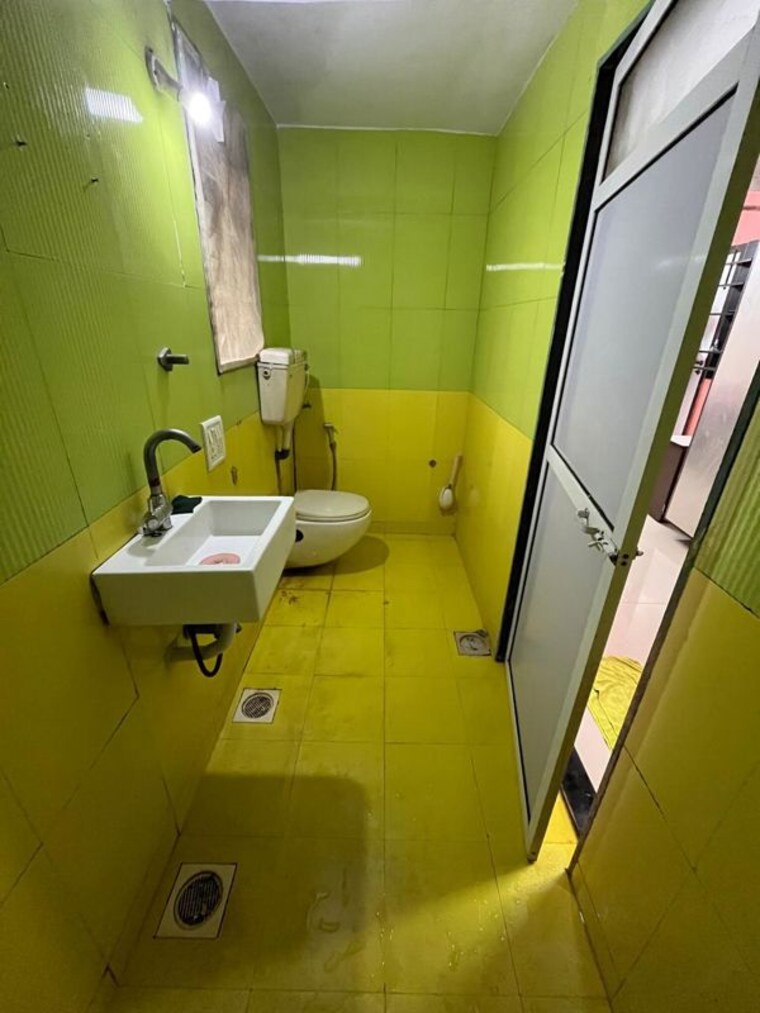 Master Bedroom, satellite-garden 1 RK 300 Sq.Ft. Apartment In Goregaon East Mumbai 9773850