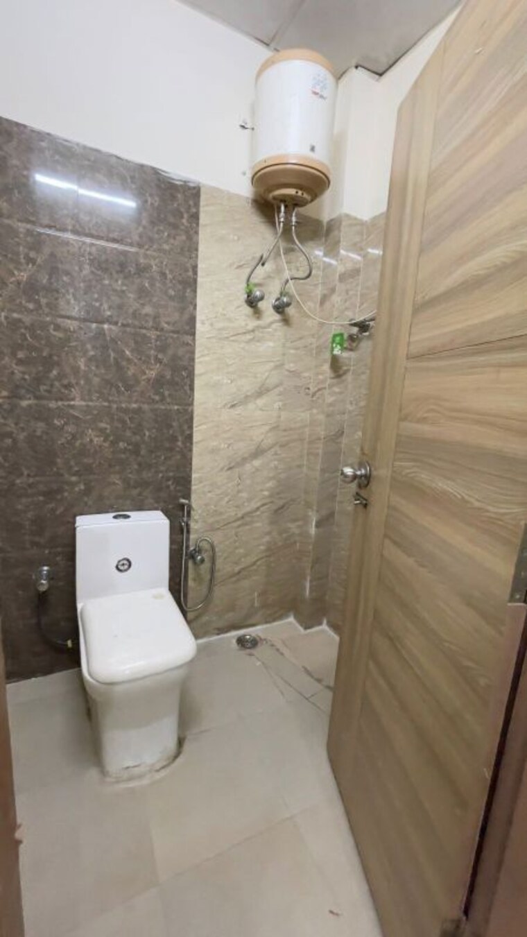 Bathroom, sector 44 Studio 380 Sq.Ft. Builder Floor In Sector 44 Gurgaon 9773858