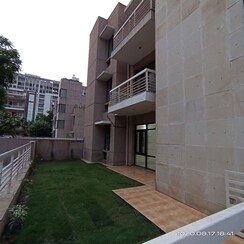 4 BHK + Pooja Room,Servant Room,Study Room,Extra Room Builder Floor For Sale in Unitech South City II