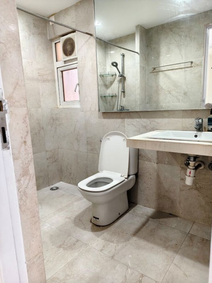 Bathroom, hiranandani-canary 2.5 Bedroom 920 Sq.Ft. Apartment In Ghodbunder Road Thane 9773896