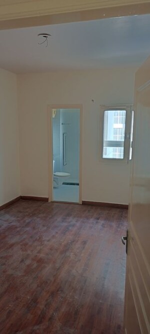 Room in 3 BHK Apartment at BPTP The Resort, Sector 75 – for Sale