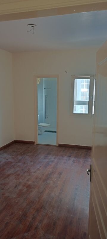 Room in 3 BHK Apartment at BPTP The Resort, Sector 75 – for Sale