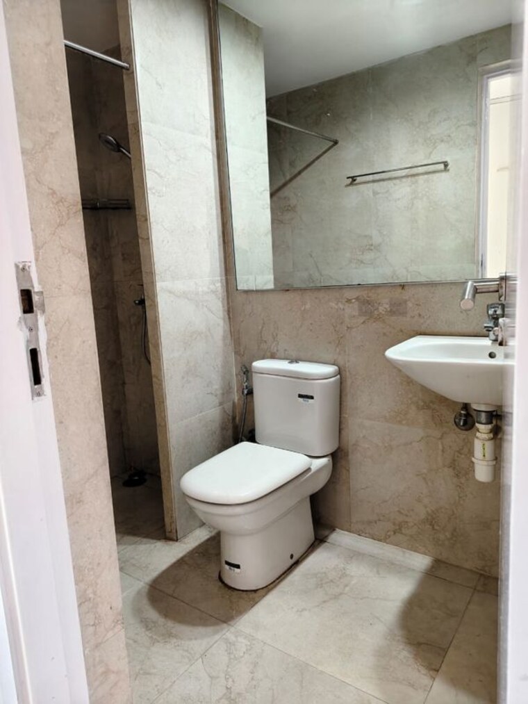 Bathroom, hiranandani-canary 2.5 Bedroom 920 Sq.Ft. Apartment In Ghodbunder Road Thane 9773999