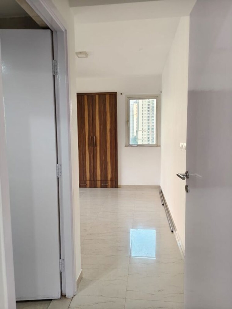 Room, hiranandani-canary 2.5 Bedroom 920 Sq.Ft. Apartment In Ghodbunder Road Thane 9773999