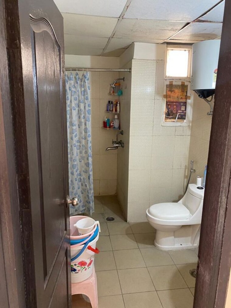 Bathroom, aditya-celebrity-homes 1 Bedroom 550 Sq.Ft. Apartment In Sector 76 Noida 9774074