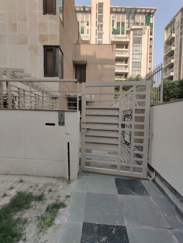 Exterior View, unitech-south-city-ii 4 Bedroom 500 Sq.Yd. Builder Floor In Sector 50 Gurgaon 9774081