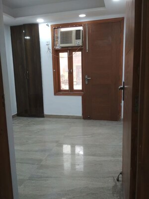 Room in 3 BHK Builder Floor at Neb Sarai – for Rent