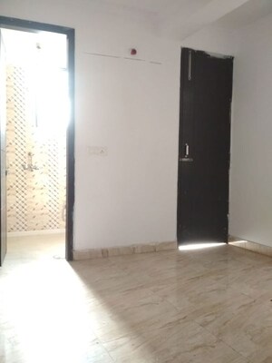 Room in 3 BHK Builder Floor at Neb Sarai – for Rent