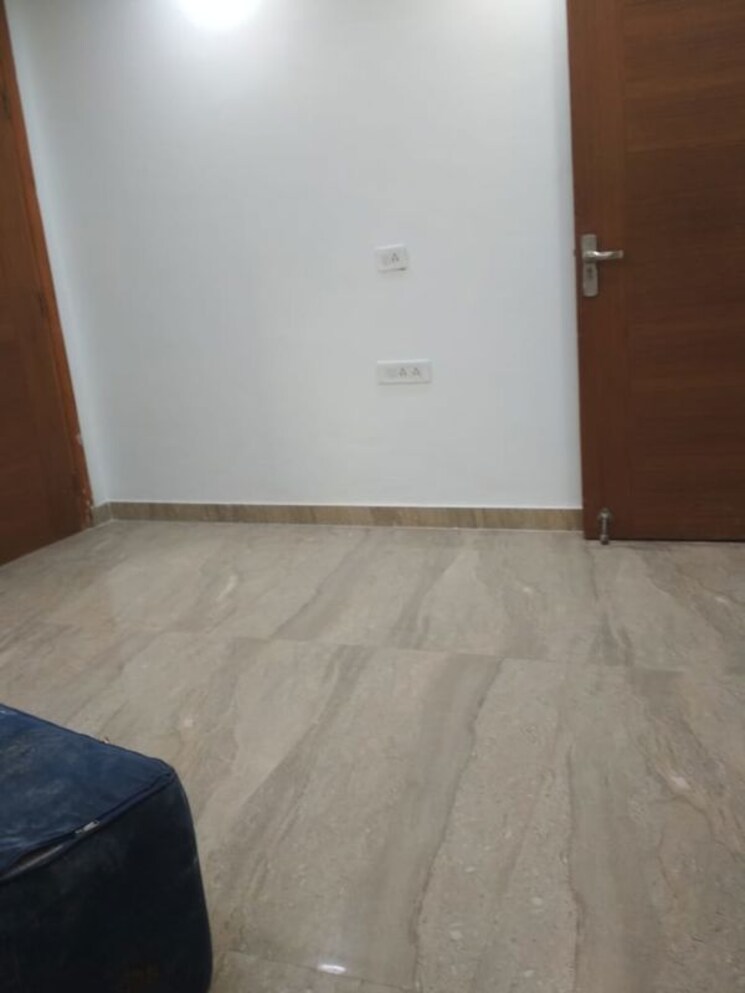 Room, neb sarai 3 Bedroom 1300 Sq.Ft. Builder Floor In Neb Sarai Delhi 9774099