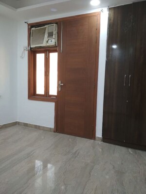 Room in 3 BHK Builder Floor at Neb Sarai – for Rent