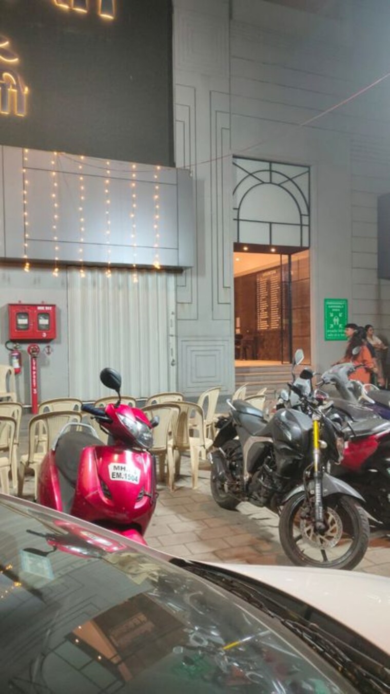  Parking, sugee-akanksha Commercial Shop 280 Sq.Ft. In Dadar West Mumbai 9774141