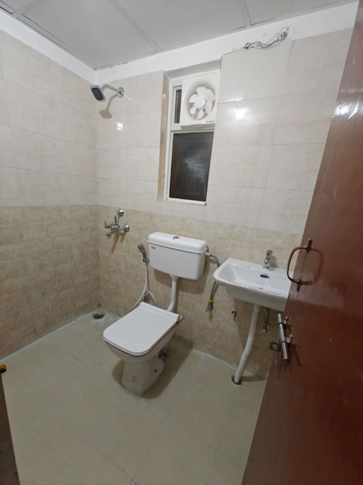 Bathroom, rof-amaltas 3 Bedroom 745 Sq.Ft. Apartment In Sector 92 Gurgaon 9772504