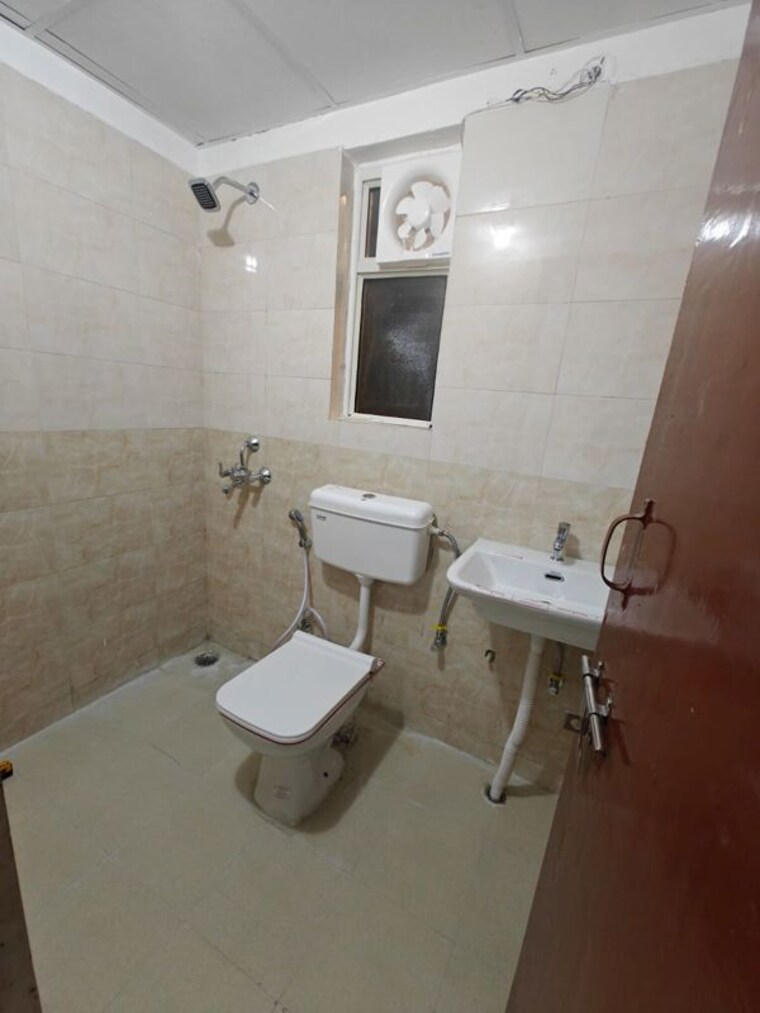 Bathroom, rof-amaltas 3 Bedroom 745 Sq.Ft. Apartment In Sector 92 Gurgaon 9772504