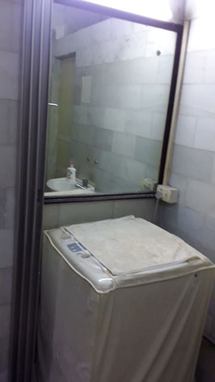 Bathroom, eff-jumbo-darshan-chs 1.5 Bedroom 620 Sq.Ft. Apartment In Andheri East Mumbai 9774155