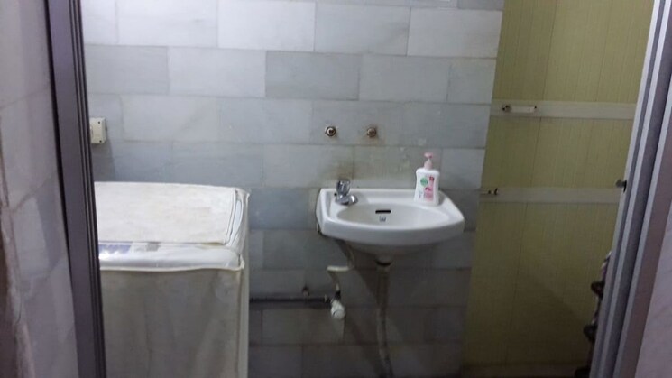 Bathroom, eff-jumbo-darshan-chs 1.5 Bedroom 620 Sq.Ft. Apartment In Andheri East Mumbai 9774155