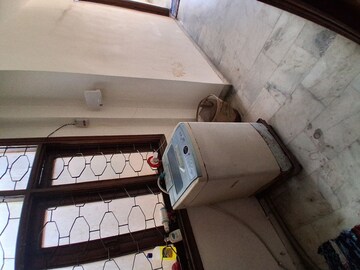 Furnished Amenities in 1 BHK Builder Floor at Rajouri Garden – for Rent