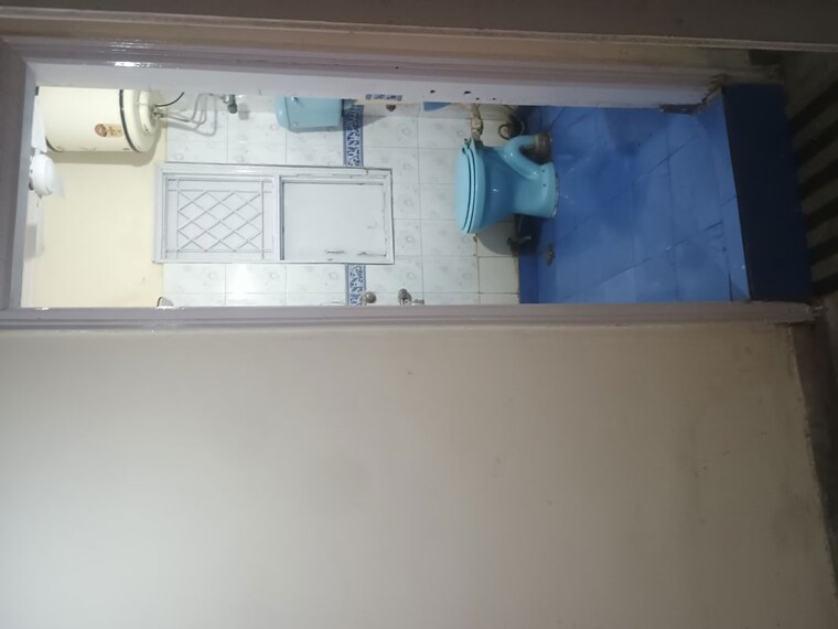 Bathroom, malviya nagar 3 Bedroom 1000 Sq.Ft. Builder Floor In Malviya Nagar Delhi 9774167