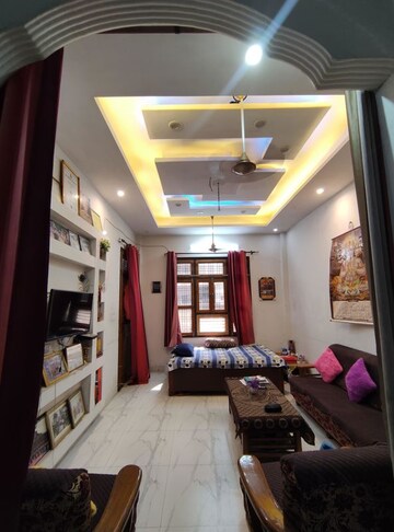 Bedroom in 2 BHK Villa at Gomti Nagar – for Rent