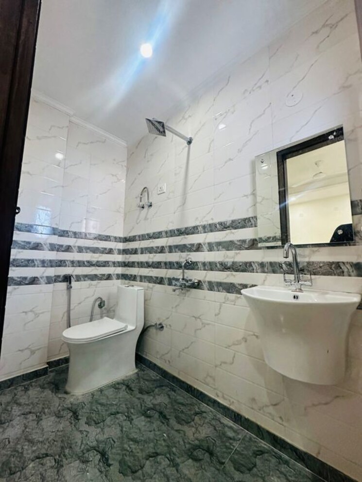 Bathroom, saket 2 Bedroom 806 Sq.Ft. Builder Floor In Saket Delhi 9774203