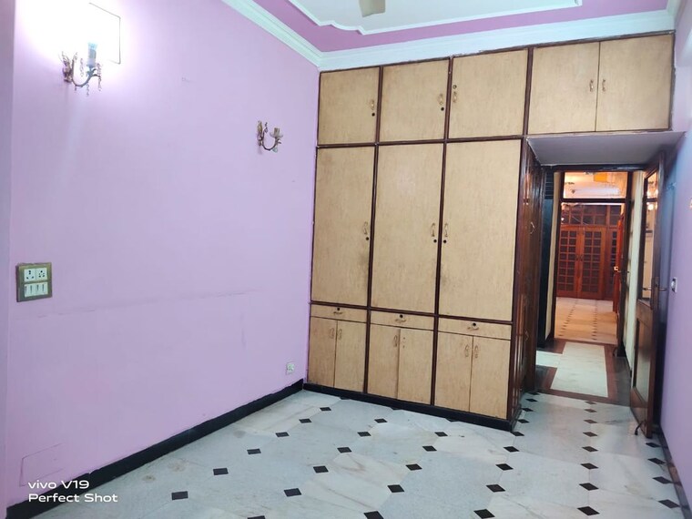 Room, kailash hills 3 Bedroom 1800 Sq.Ft. Builder Floor In Kailash Hills Delhi 9774237