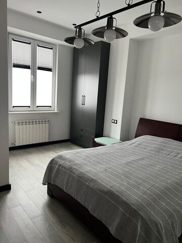 Bedroom in 3 BHK Builder Floor at Safdarjung Enclave – for Sale